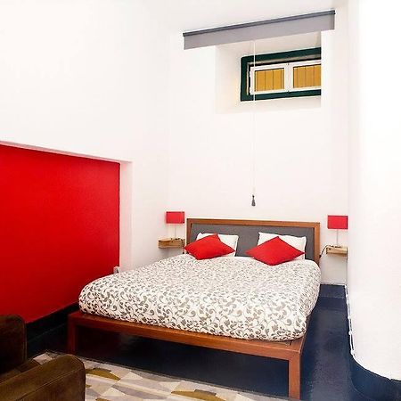 Renewed Apartment In Alfama Lisbona Esterno foto